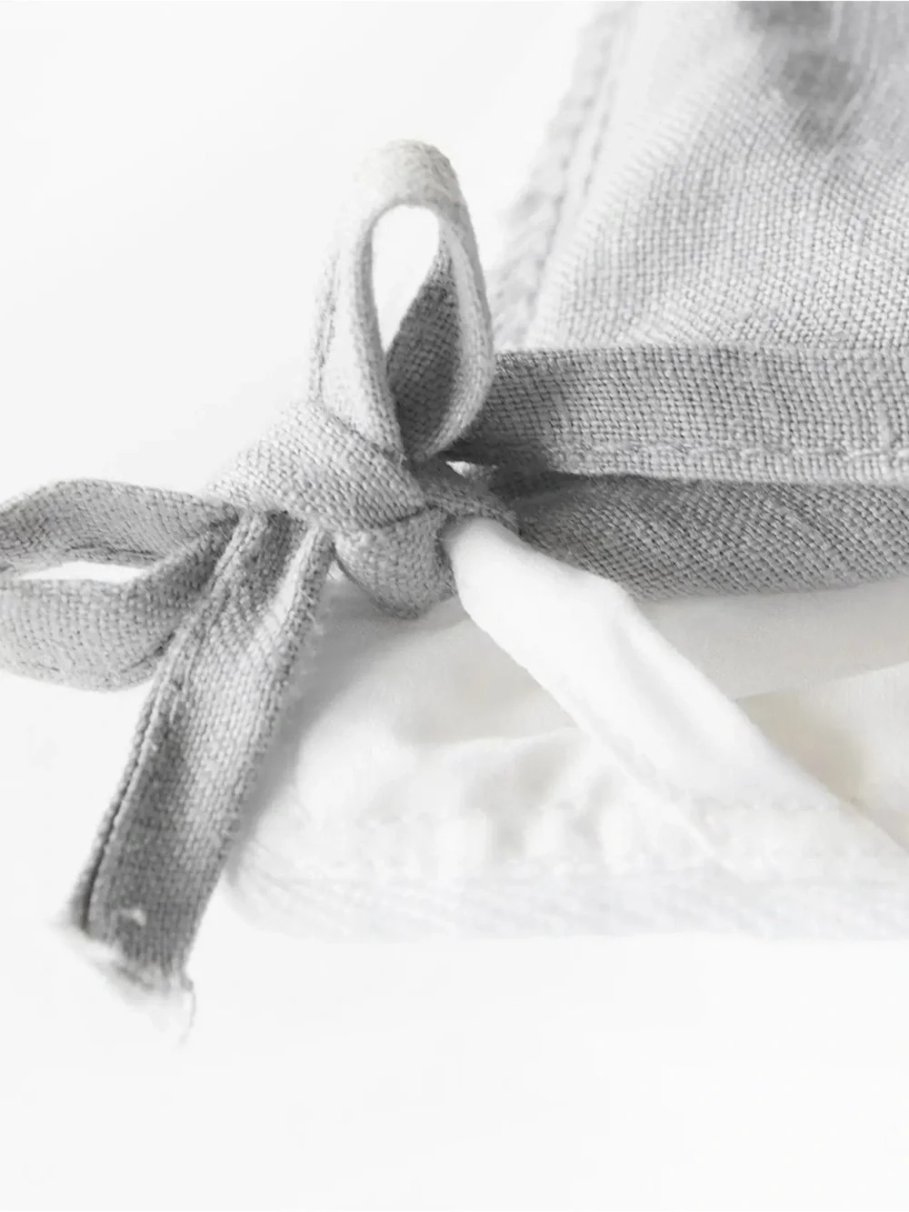 NEW Quince Premium Down Alternative All Season Comforter, Full/Queen (White)